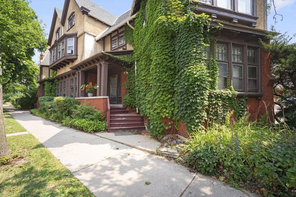 Photo of 1815 N Oakland AVENUE, Milwaukee, WI 53202 (MLS # 1944102)