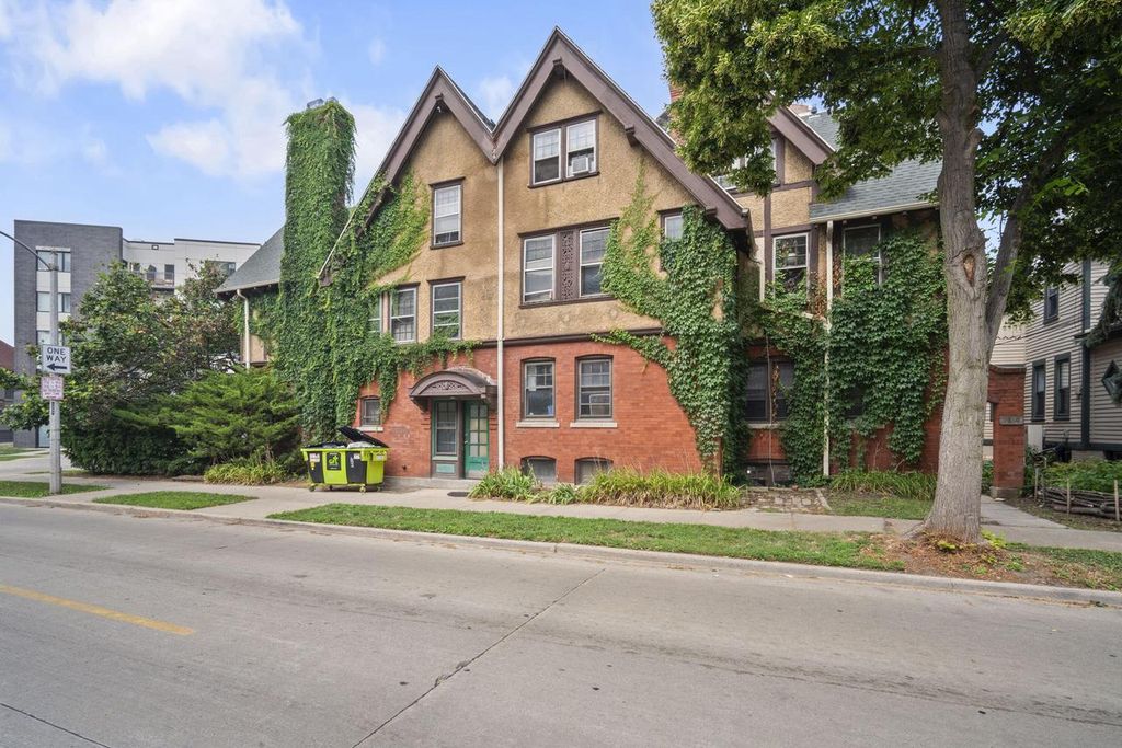 Photo of 1815 N Oakland AVENUE, Milwaukee, WI 53202 (MLS # 1944102)