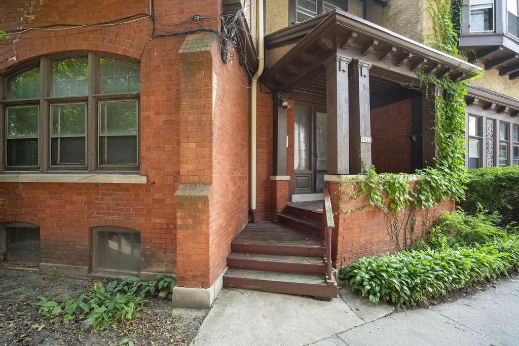 Photo of 1815 N Oakland AVENUE, Milwaukee, WI 53202 (MLS # 1944102)