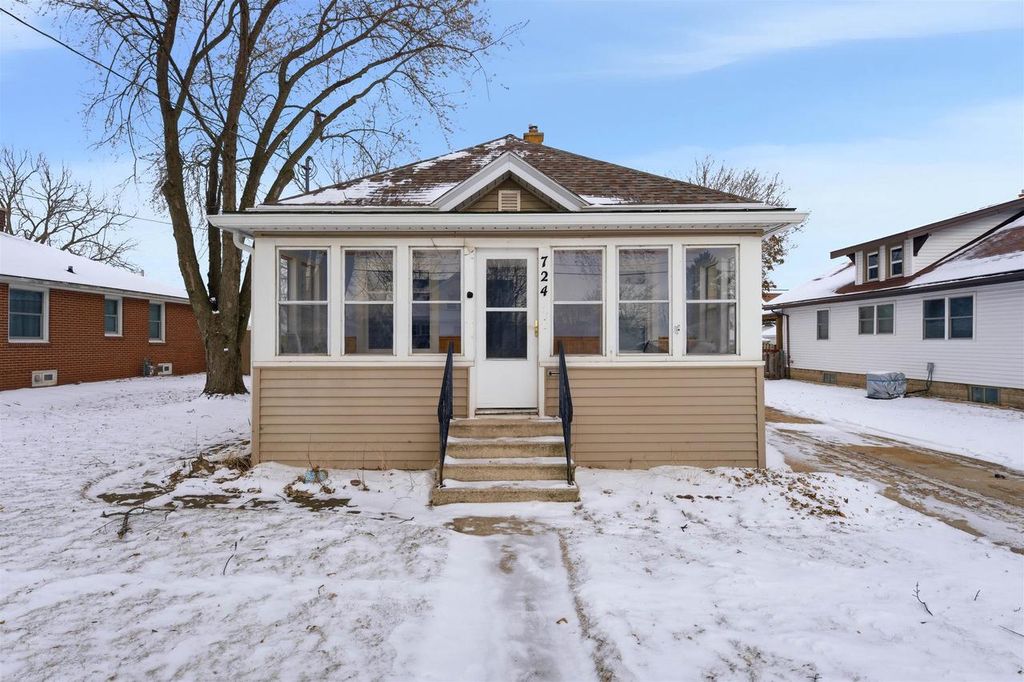 Photo of 724 2nd STREET, Menasha, WI 54952 (MLS # 50320307)