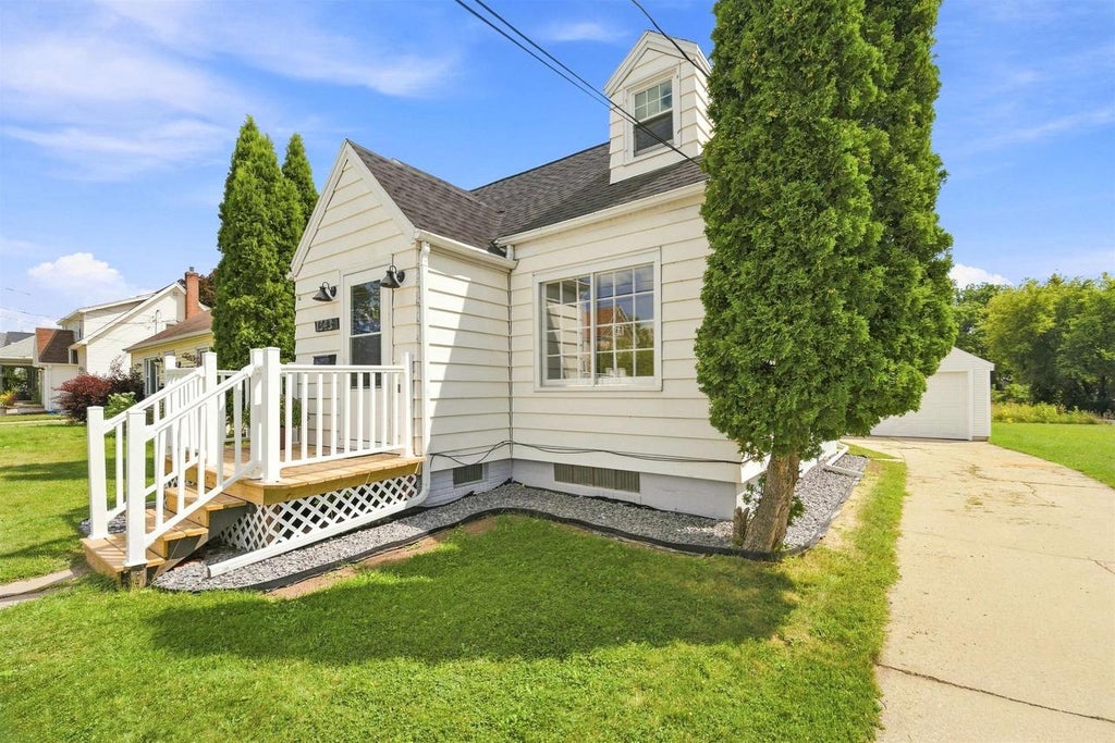 Photo of 1343 W Prospect AVENUE, Appleton, WI 54914 (MLS # 50331930)