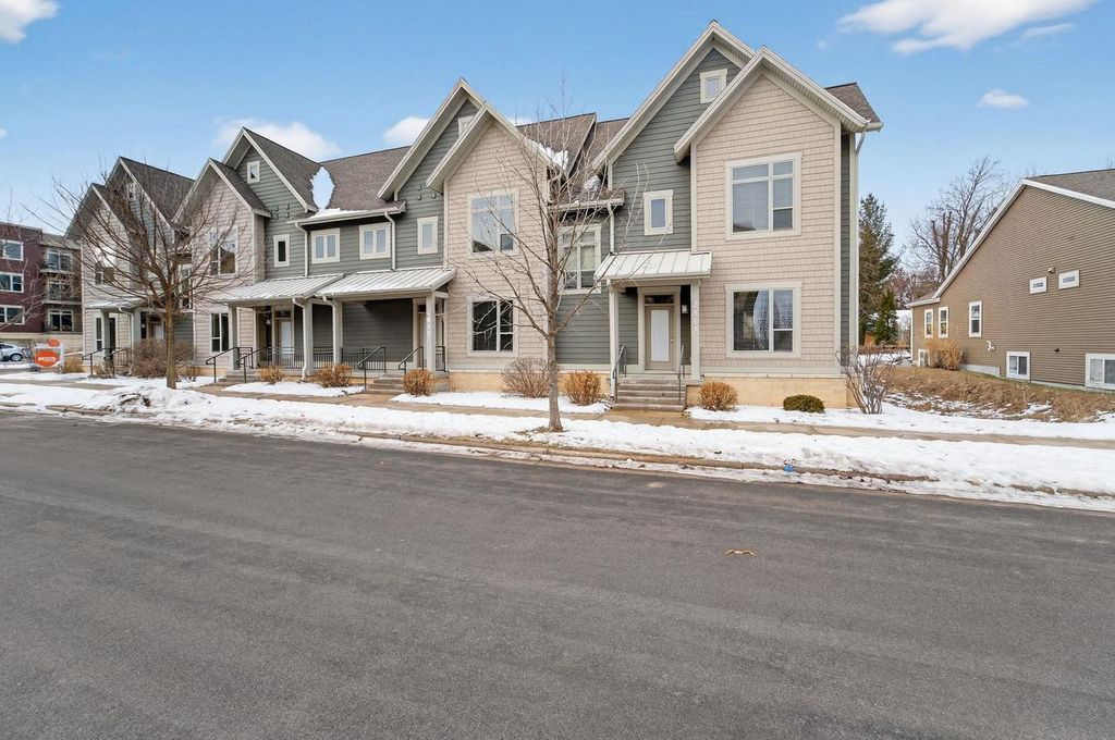 Photo of 2817 No Oaks RIDGE, Fitchburg, WI 53711 (MLS # 2016492)