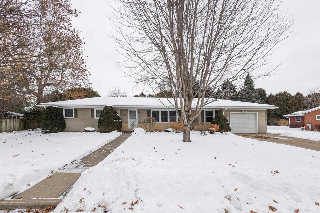 Photo of 1200 Westhill AVENUE, Platteville, WI 53818 (MLS # 2013742)