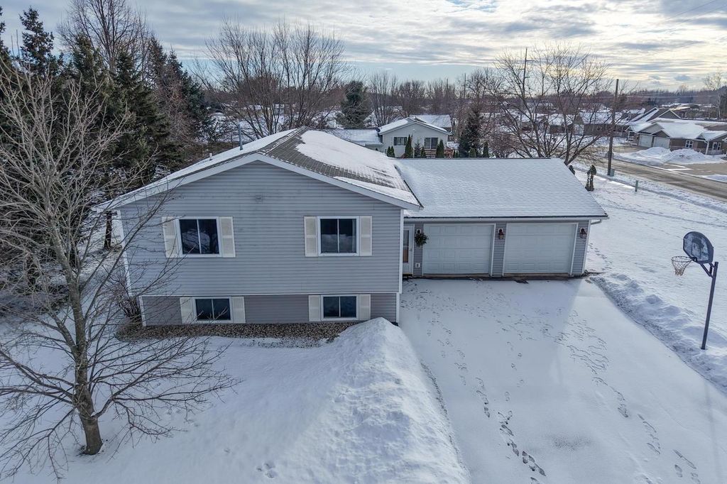 Photo of 612 W 11th STREET, Marshfield, WI 54449 (MLS # 22600160)