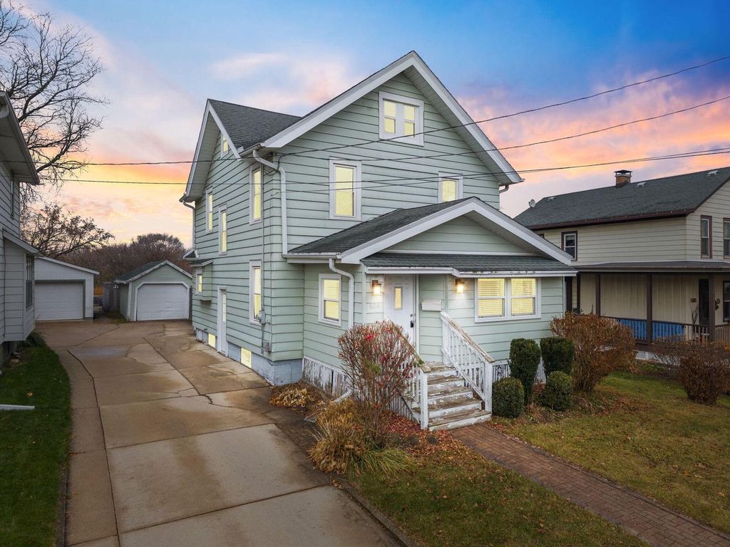 Photo of 608 S Washington STREET, Watertown, WI 53094 (MLS # 1944010)