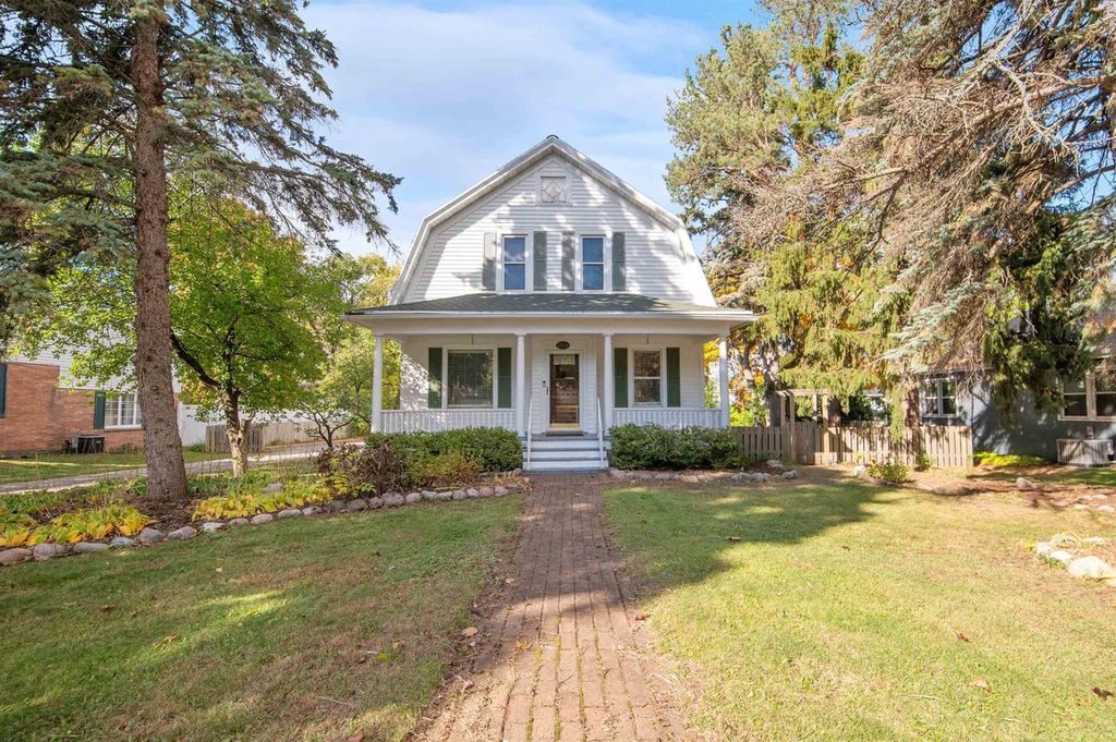 Photo of 2534 S Webster AVENUE, Green Bay, WI 54301 (MLS # 50322680)