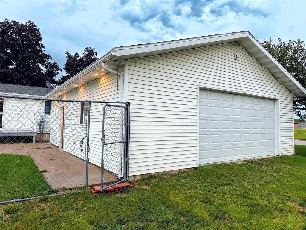 Photo of 1317 S 5th STREET, Prairie Du Chien, WI 53821 (MLS # 2027282)