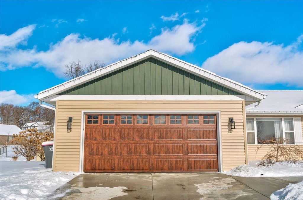 Photo of 652 E Countryside DRIVE, Evansville, WI 53536 (MLS # 2015446)