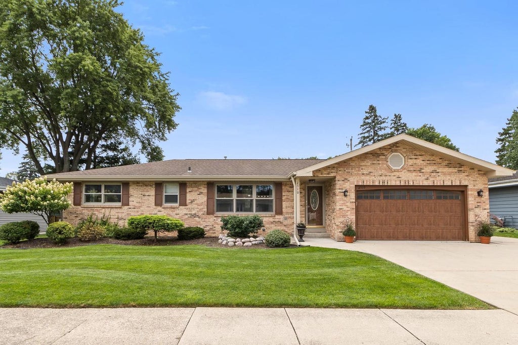 Photo of 2510 Mt Vernon AVENUE, Janesville, WI 53545 (MLS # 2032089)
