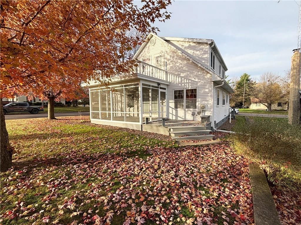 Photo of 511 E Wisconsin AVENUE, Barron, WI 54812 (MLS # 1595427)