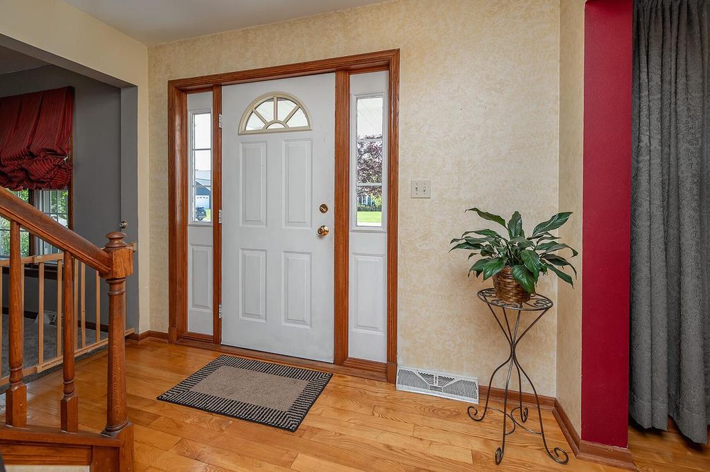 Photo of N75W23408 N Ridgeview CIRCLE, Sussex, WI 53089 (MLS # 1961265)