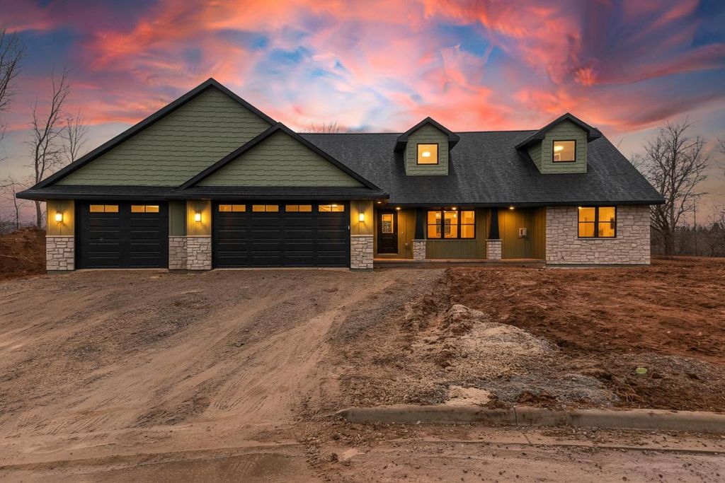 Photo of 2984 Creekwood DRIVE, Green Bay, WI 54311 (MLS # 50321947)