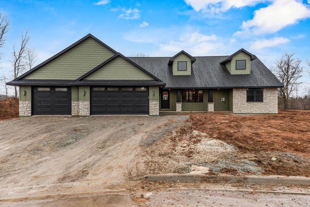 Photo of 2984 Creekwood DRIVE, Green Bay, WI 54311 (MLS # 50321947)