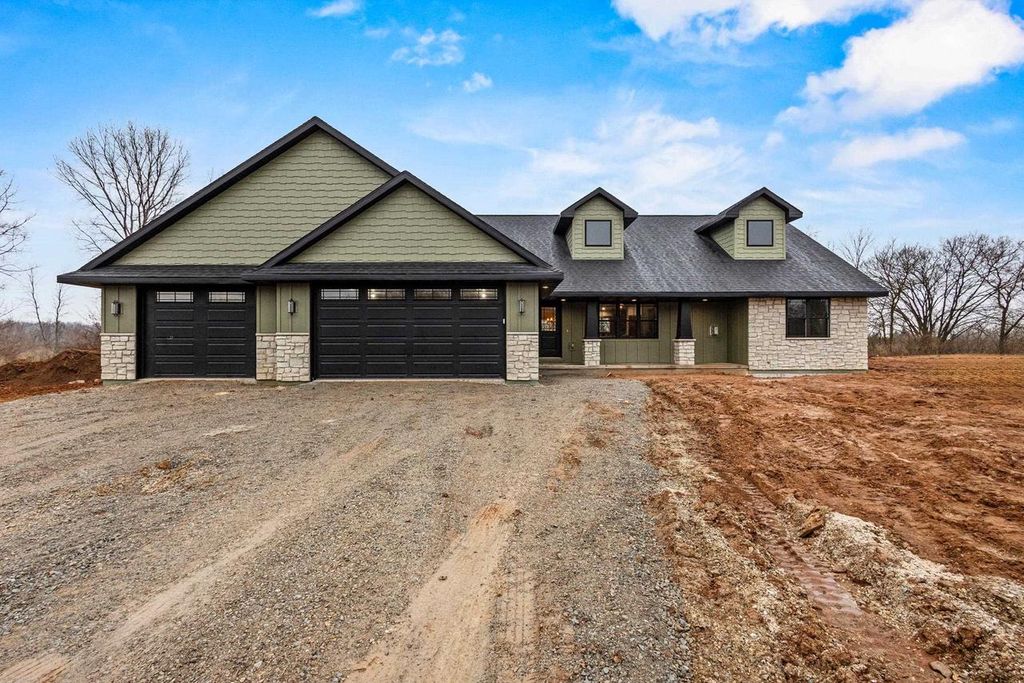 Photo of 2984 Creekwood DRIVE, Green Bay, WI 54311 (MLS # 50321947)
