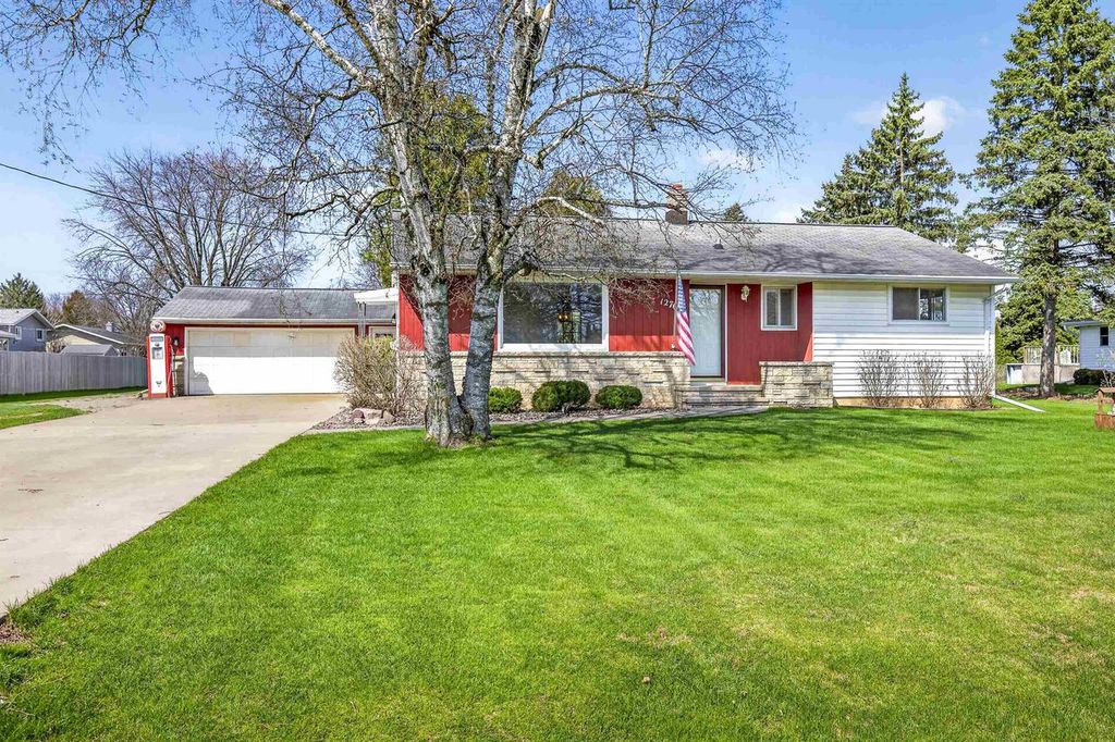Photo of 1276 Irish ROAD, Neenah, WI 54956 (MLS # 50324047)