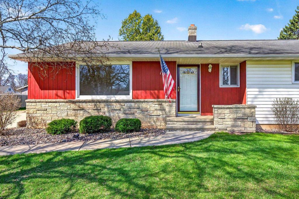 Photo of 1276 Irish ROAD, Neenah, WI 54956 (MLS # 50324047)
