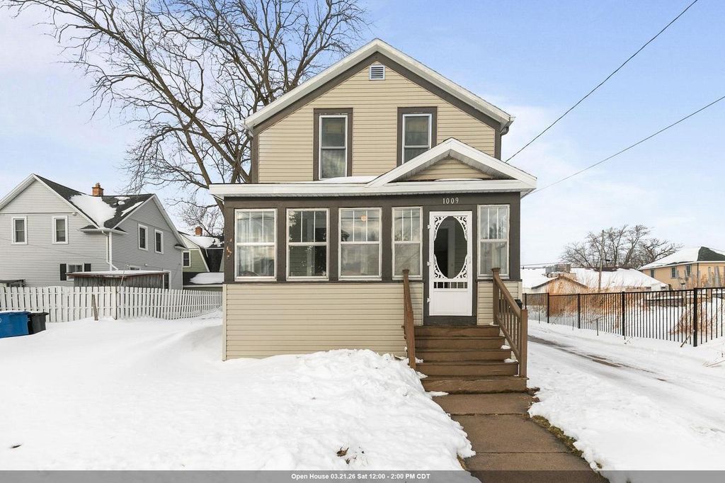 Photo of 1009 Jefferson STREET, Oshkosh, WI 54901 (MLS # 50322496)