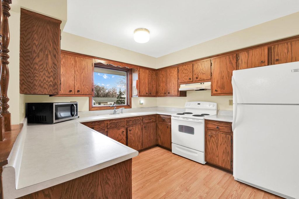 Photo of 1621 Woodridge ROAD, West Bend, WI 53095 (MLS # 1951172)