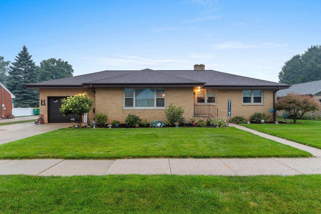 Photo of 1237 Bond STREET, Green Bay, WI 54303 (MLS # 50329400)
