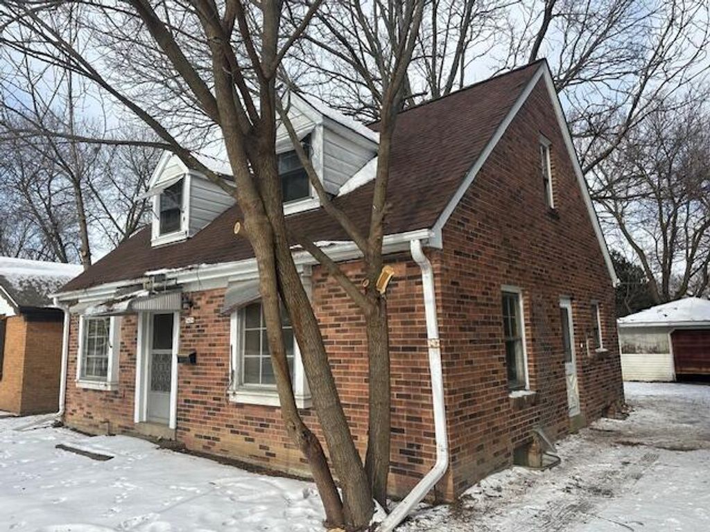 Photo of 5426 W Morgan AVENUE, Milwaukee, WI 53220 (MLS # 1948686)