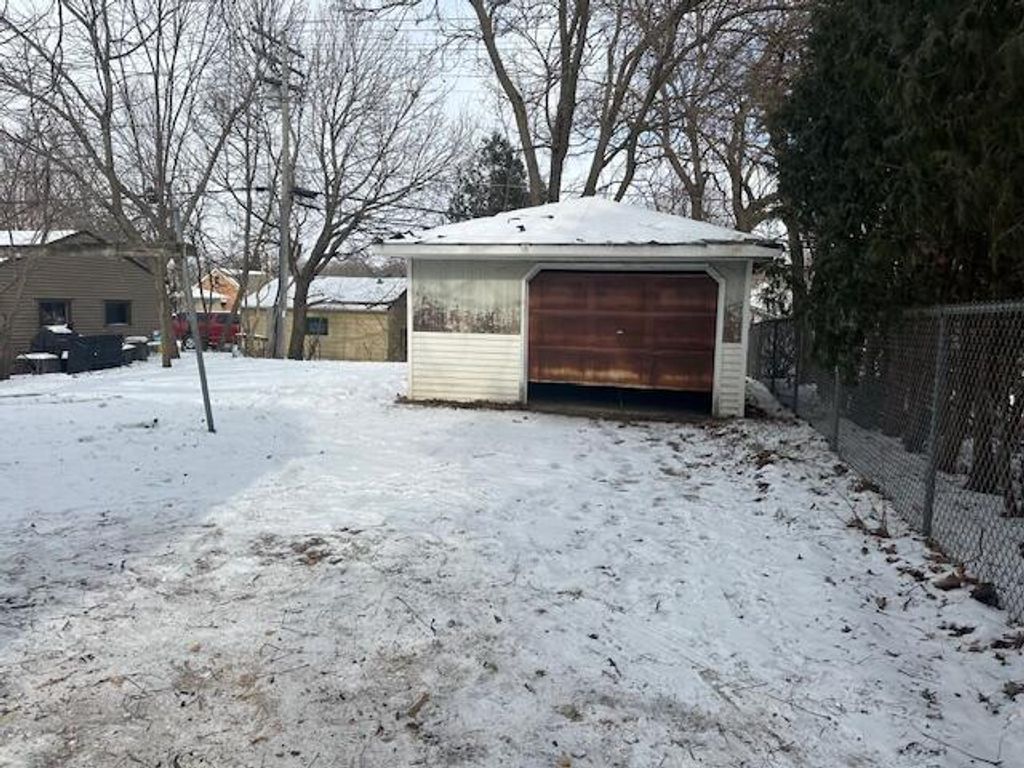 Photo of 5426 W Morgan AVENUE, Milwaukee, WI 53220 (MLS # 1948686)