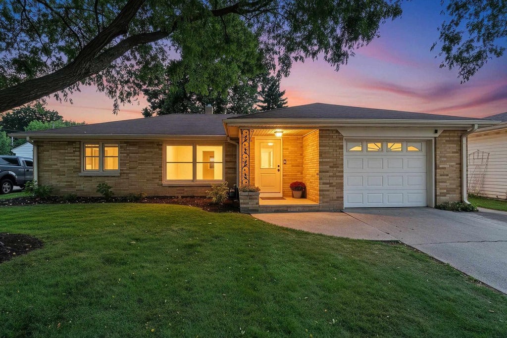 Photo of 1940 Newberry AVENUE, Green Bay, WI 54302 (MLS # 50331965)