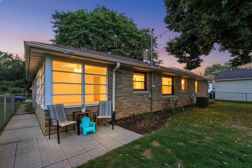 Photo of 1940 Newberry AVENUE, Green Bay, WI 54302 (MLS # 50331965)