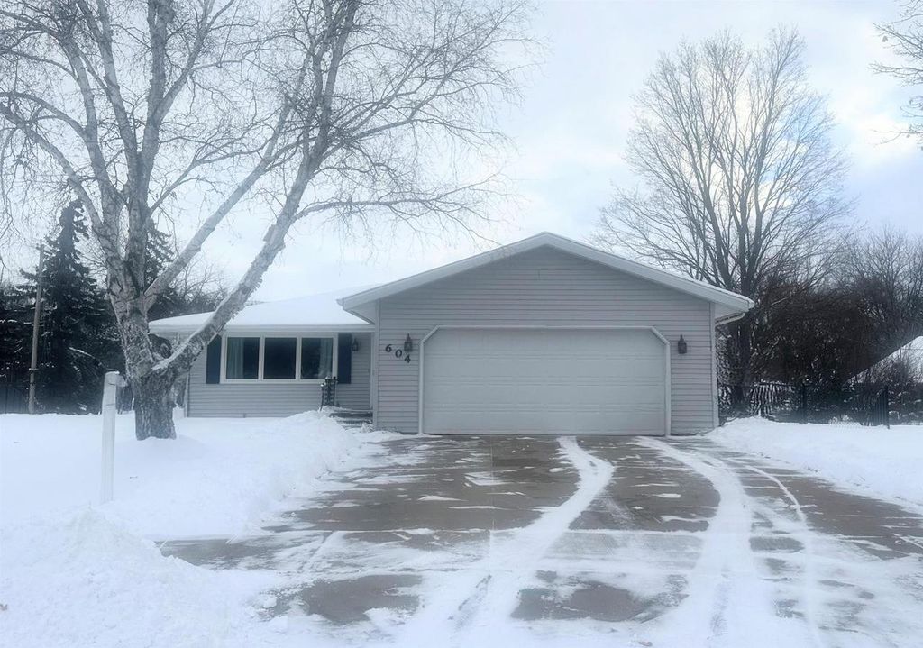 Photo of 604 Michigan Lane COURT, Kaukauna, WI 54130 (MLS # 50317407)