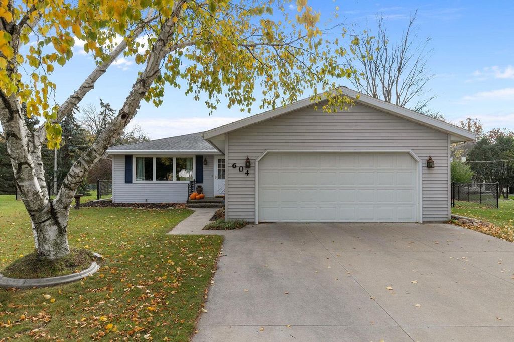 Photo of 604 Michigan Lane COURT, Kaukauna, WI 54130 (MLS # 50317407)