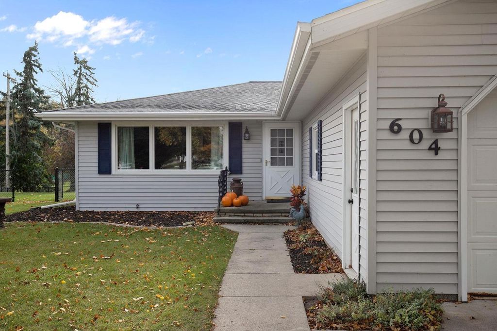 Photo of 604 Michigan Lane COURT, Kaukauna, WI 54130 (MLS # 50317407)