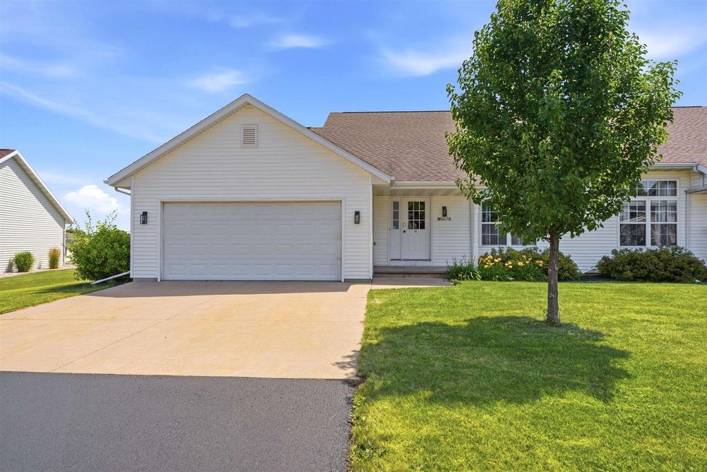 Photo of N9678 Hopfensperger ROAD, Appleton, WI 54915 (MLS # 50329785)