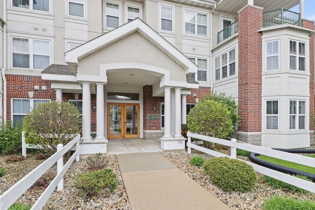 Photo of 8530 Greenway BOULEVARD #212, Middleton, WI 53562 (MLS # 2022241)