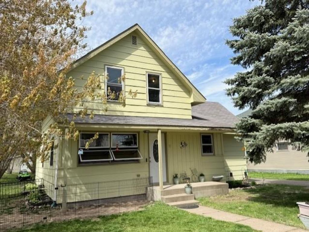 Photo of 117 2nd AVENUE, Shell Lake, WI 54871 (MLS # 1601103)