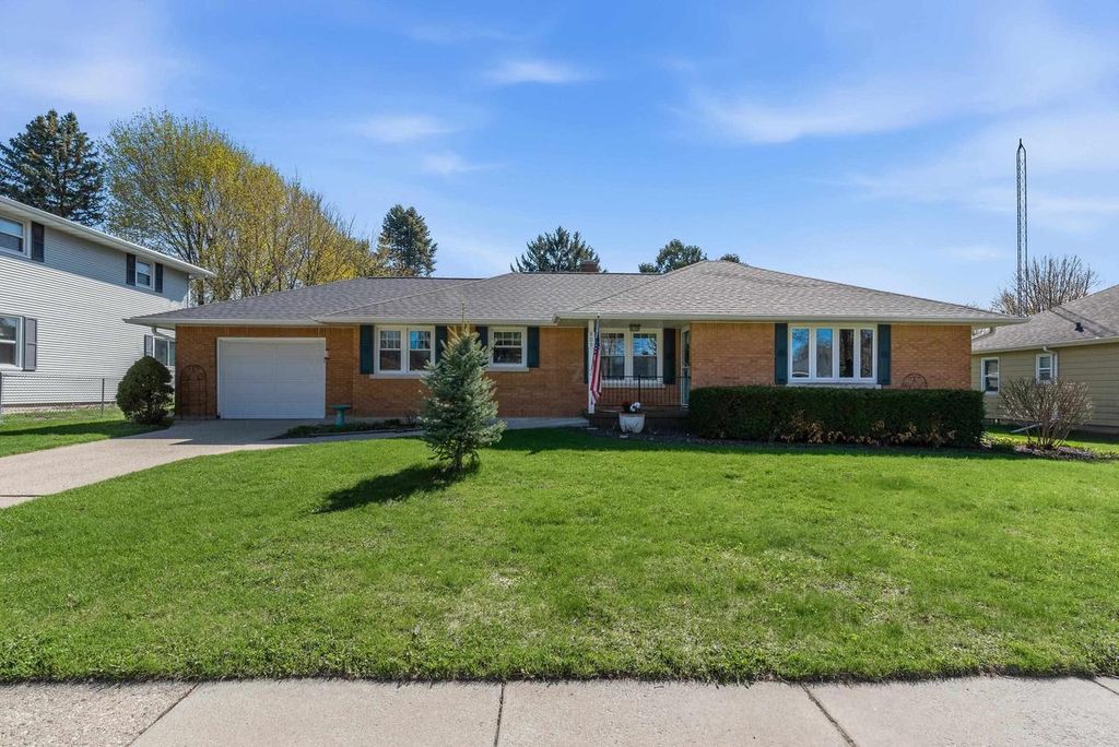Photo of 809 Grove STREET, Beaver Dam, WI 53916 (MLS # 2020588)