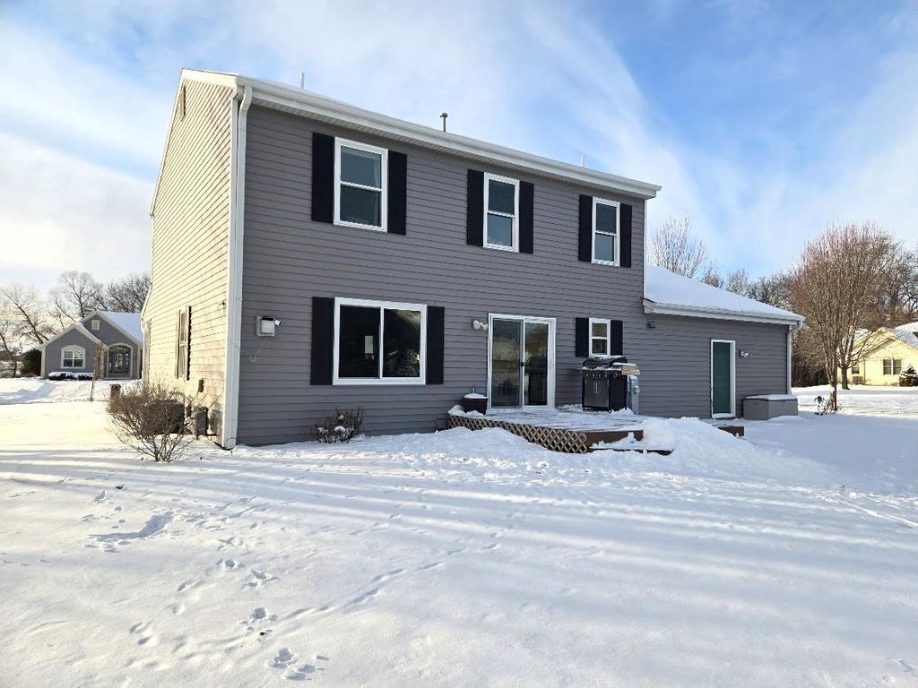 Photo of 237 Royal Ridge DRIVE, Oconomowoc, WI 53066 (MLS # 2015184)