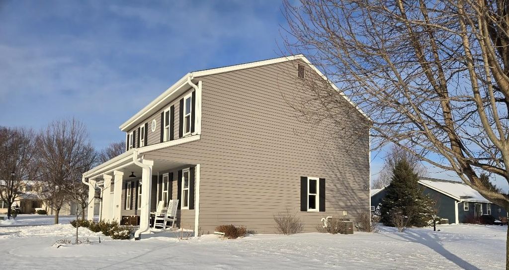 Photo of 237 Royal Ridge DRIVE, Oconomowoc, WI 53066 (MLS # 2015184)