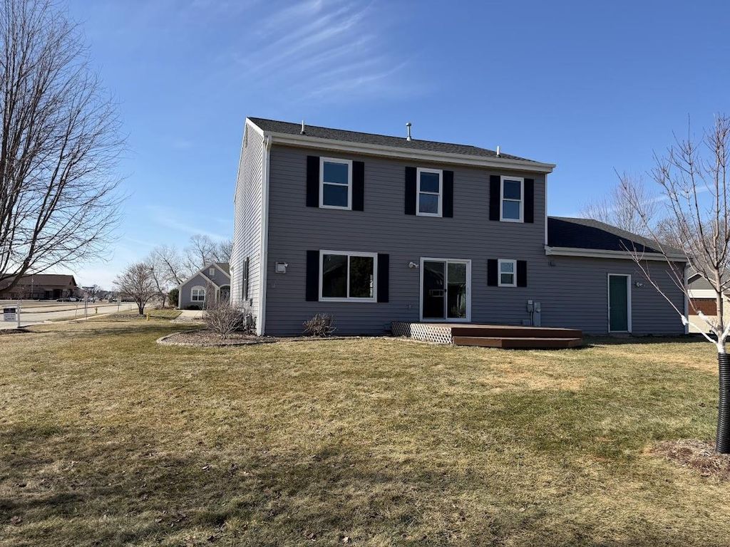 Photo of 237 Royal Ridge DRIVE, Oconomowoc, WI 53066 (MLS # 2015184)