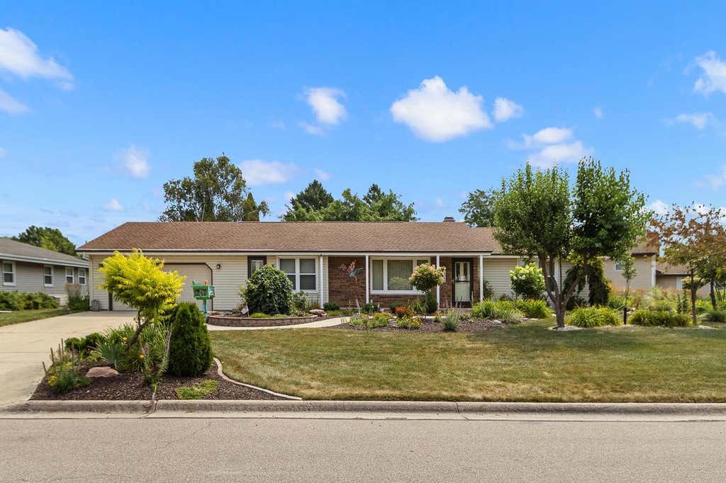 Photo of 978 Nantucket DRIVE, Janesville, WI 53546 (MLS # 2028167)