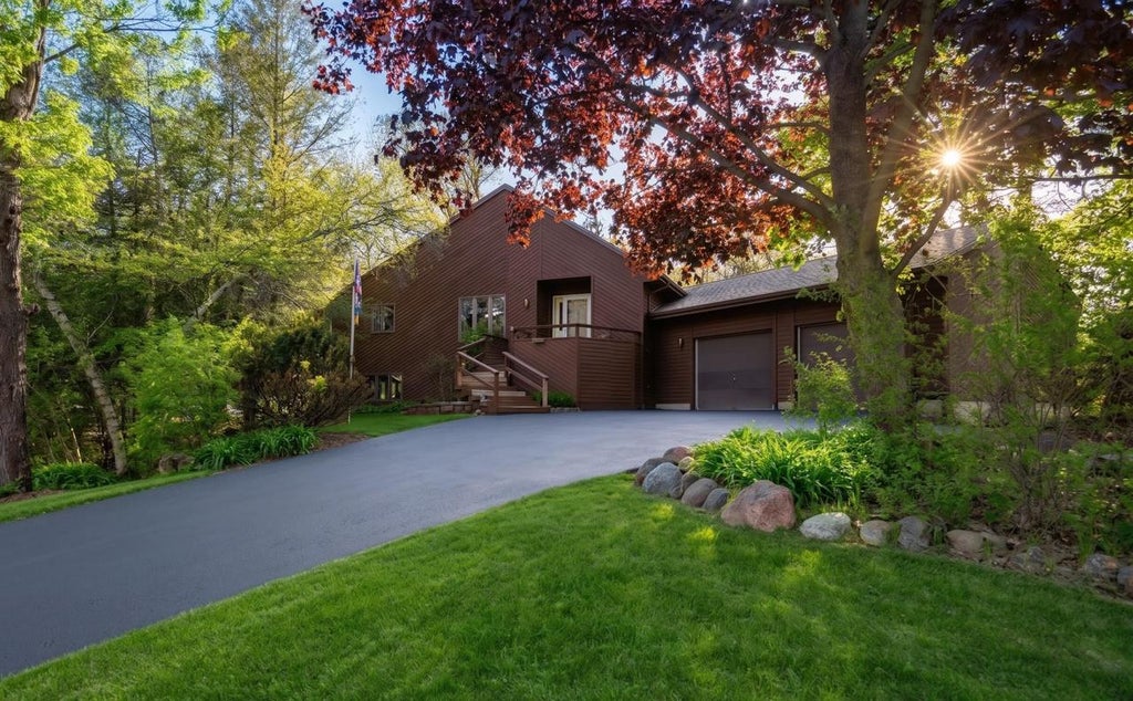 Photo of 1815 Royal Oaks DRIVE, Janesville, WI 53548 (MLS # 2033890)