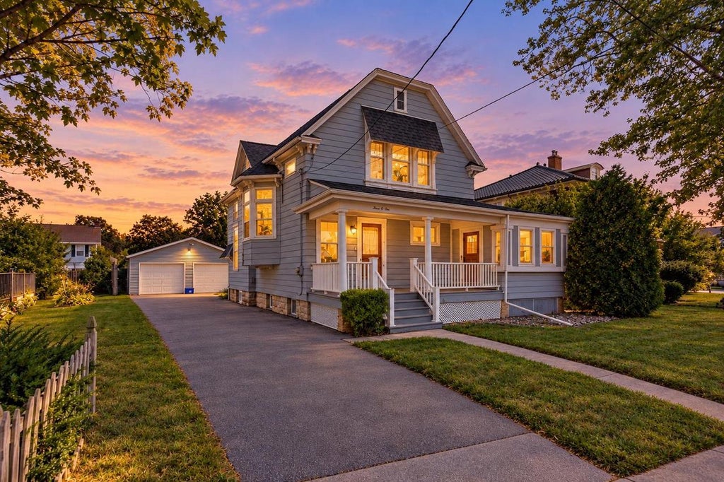 Photo of 306 W Wisconsin AVENUE, Kaukauna, WI 54130 (MLS # 50333898)