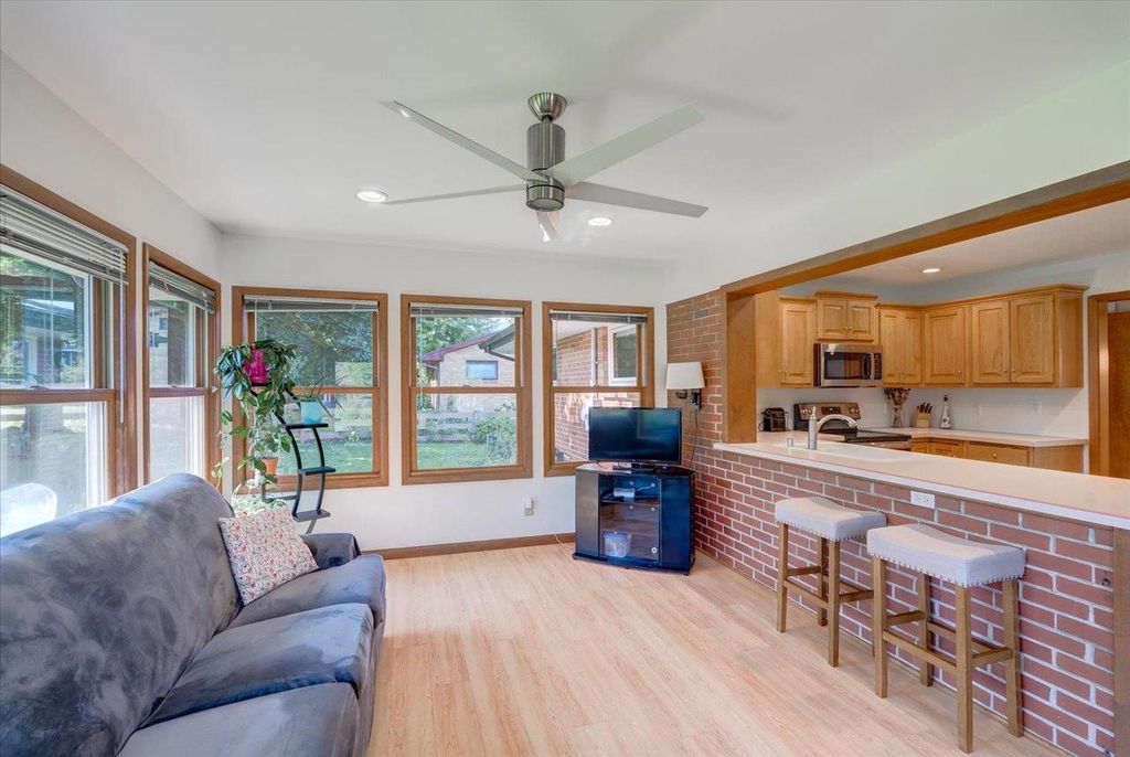 Photo of 4801 Hillview TERRACE, Madison, WI 53711 (MLS # 2009406)