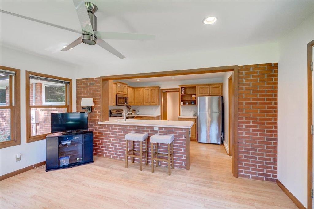 Photo of 4801 Hillview TERRACE, Madison, WI 53711 (MLS # 2009406)