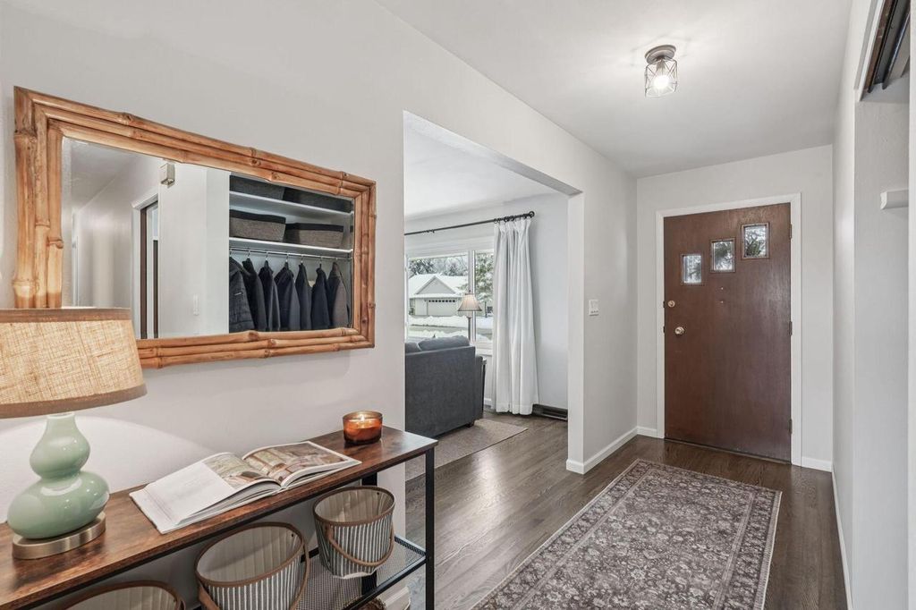 Photo of 1213 W Glen River ROAD, Glendale, WI 53217 (MLS # 1944220)