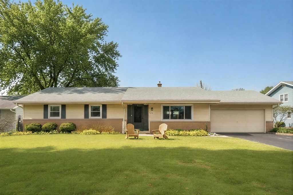Photo of 1213 W Glen River ROAD, Glendale, WI 53217 (MLS # 1944220)