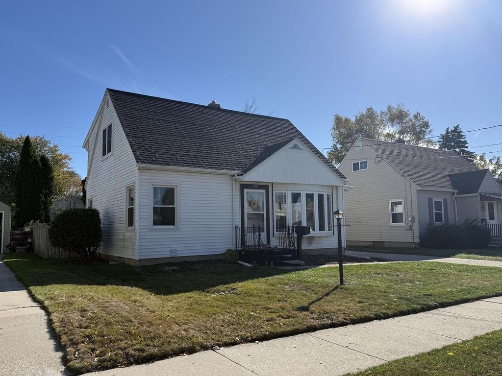 Photo of 1317 S 20th STREET, Manitowoc, WI 54220 (MLS # 1940013)