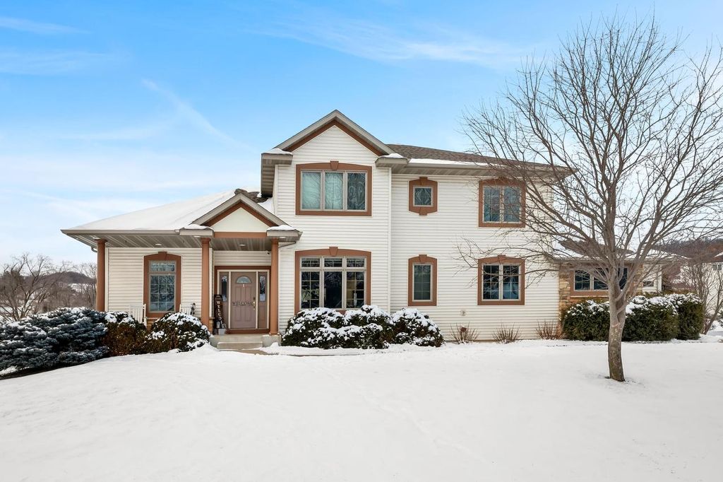 Photo of 2111 Clearwater DRIVE, Onalaska, WI 54650 (MLS # 1950010)
