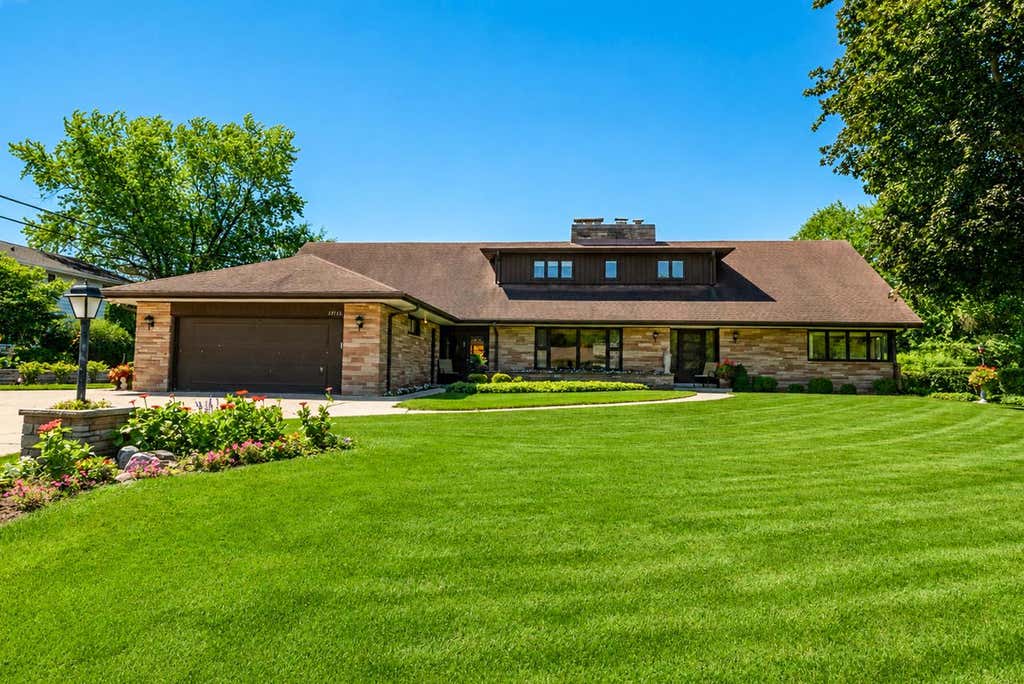 Photo of 13335 Marquette AVENUE, Elm Grove, WI 53122 (MLS # 1971406)