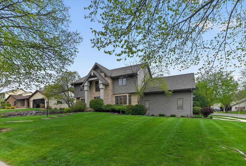 Photo of 2 Plover CIRCLE, Madison, WI 53717 (MLS # 2021803)