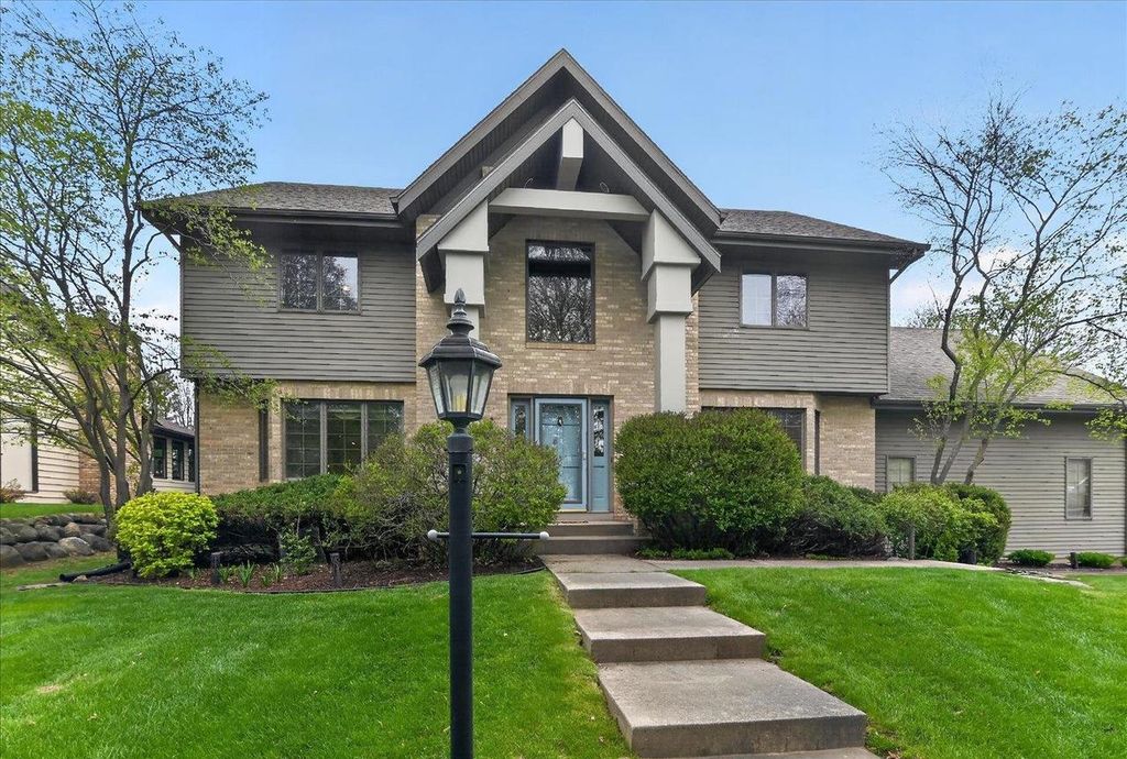 Photo of 2 Plover CIRCLE, Madison, WI 53717 (MLS # 2021803)