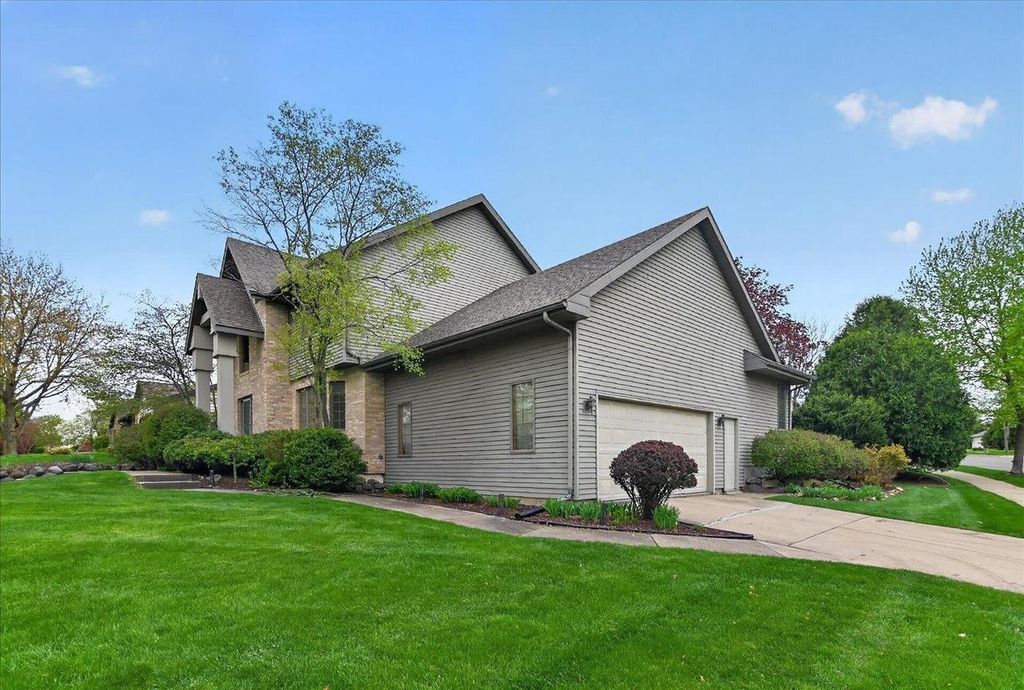 Photo of 2 Plover CIRCLE, Madison, WI 53717 (MLS # 2021803)
